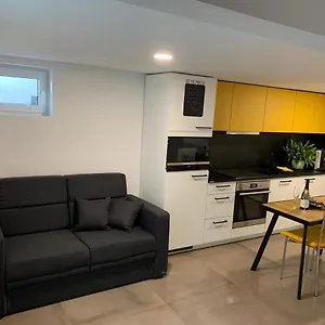 Joanna - Ma Casterfeld Apartment